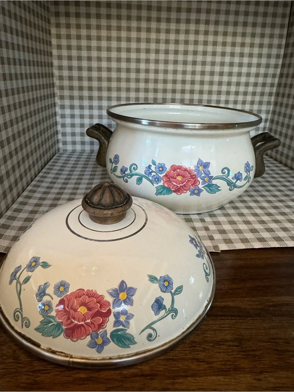 Normandy floral enamel pot - White with Red & Blue Flowers brass toned handles